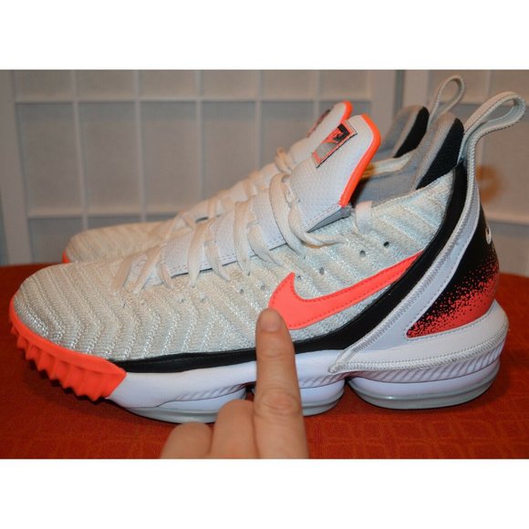 Nike Air Zoom Lebron 16 \
